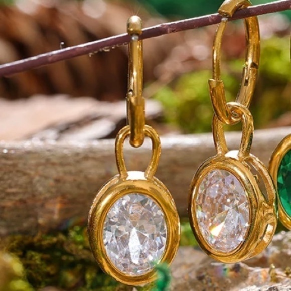 𝅺NEW 18k Gold Plated Huggie Oval Crystal Hoop Earrings - Picture 4 of 8